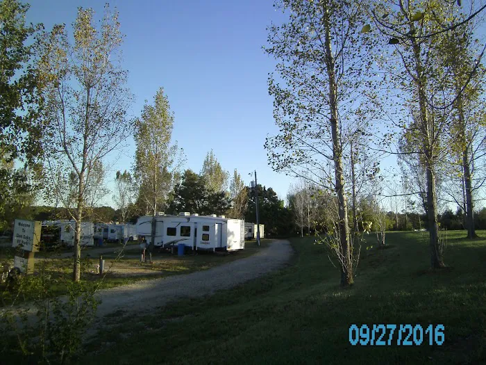 Lamplight Lane RV Resort at Glen Oaks 7