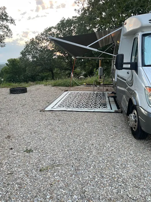 Clapping Oaks Campground and Lodging 8