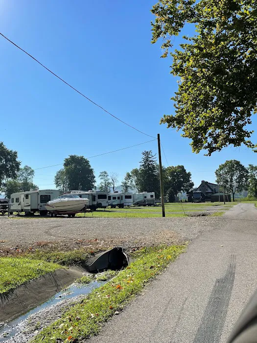 Rollin On The River RV Park 8