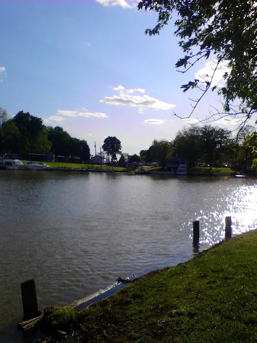Rollin On The River RV Park 9