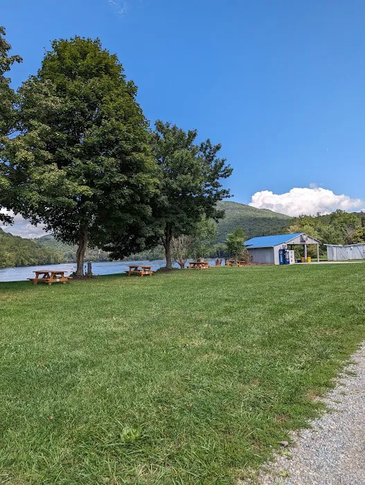 Larry's Landing Campground 4