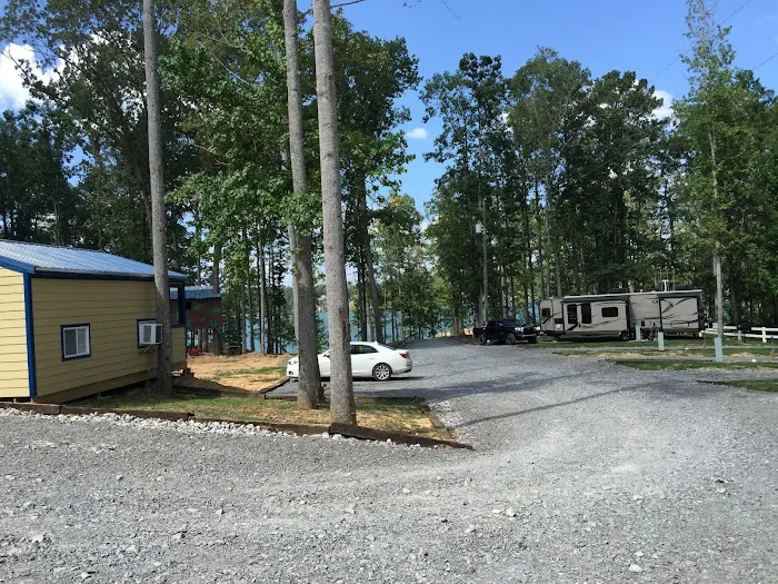 Lakeshore Cabins & RV 9