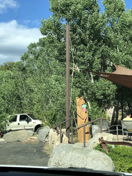 Kings Canyon Lodge 9