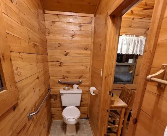 Shipshewana North Park Amish Log Cabin Lodging & Campground