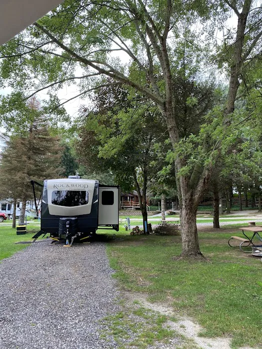 Shipshewana North Park Amish Log Cabin Lodging & Campground 6