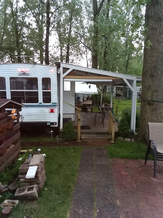 JT'S Lakeside Campground 8