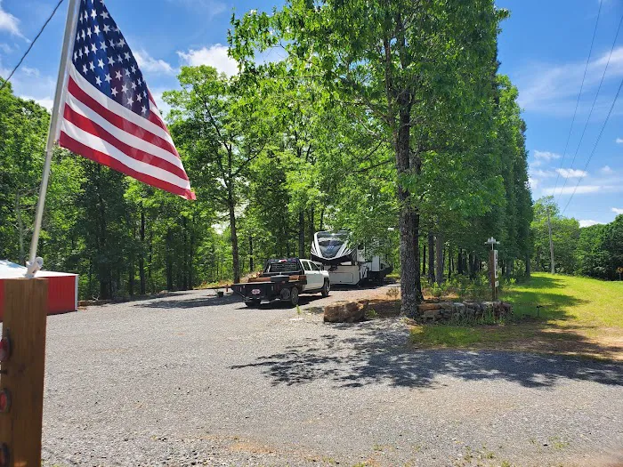 Hoss' Hideout Campground 8