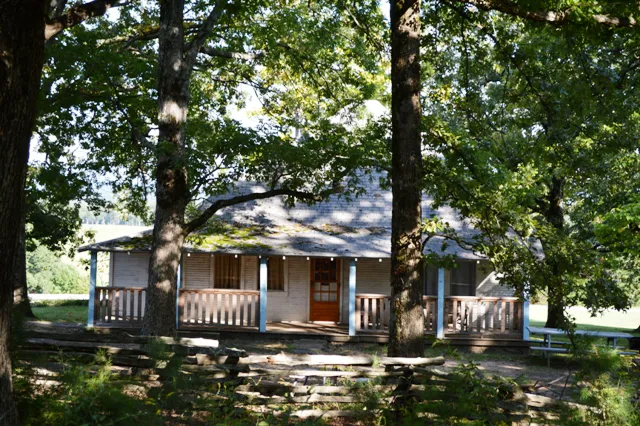 Mulberry Mountain Lodging & Events 0