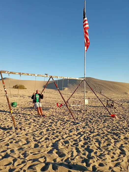Veterans Hill Swingset 3