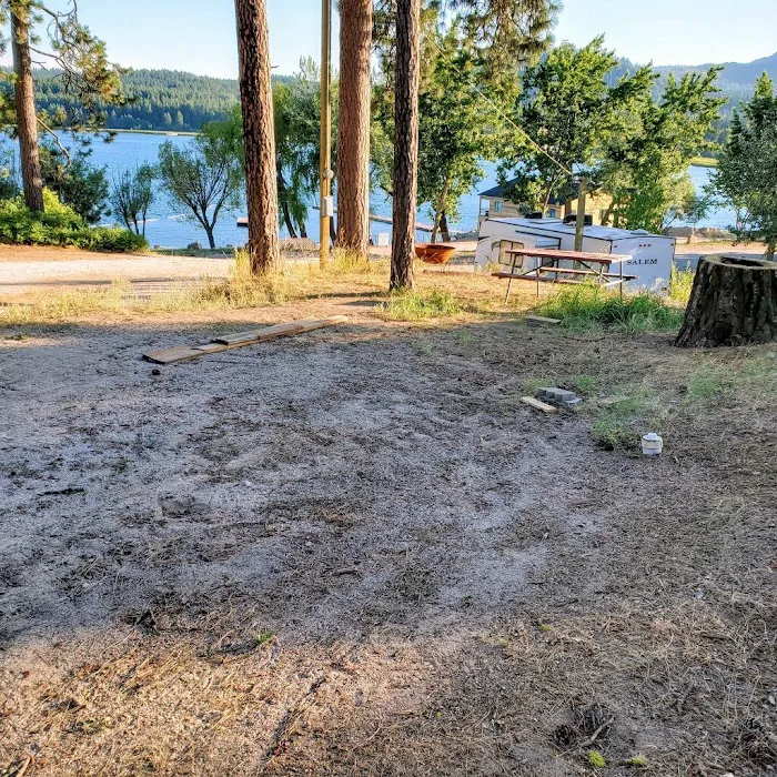 Waitts Lake Resort and Cabins 8