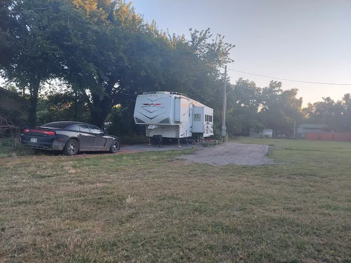 Dennis Trailer Parking 0