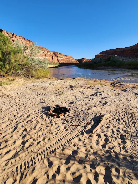 Mexican Hat Rocks Dry Camping 4