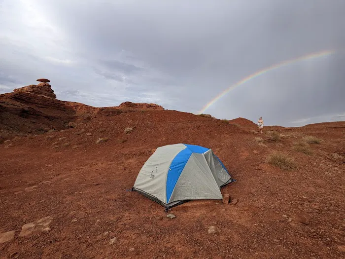Mexican Hat Rocks Dry Camping 8