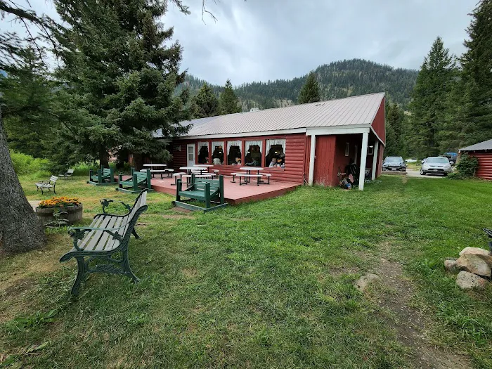 Campfire Lodge Resort 9