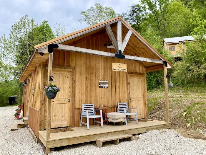 Cabin and Canvas 0