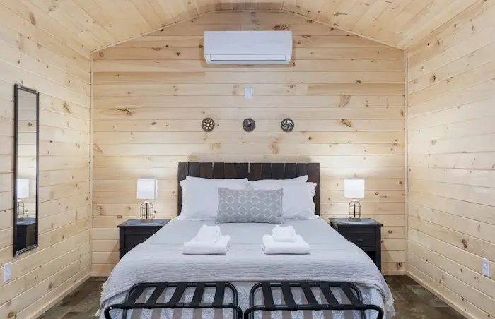 Seneca Hideaway 8