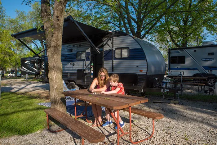 Kansas City East / Oak Grove KOA Holiday 1