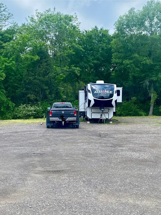 The Weekender Cabins and RV Retreat 7