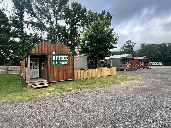 The Weekender Cabins and RV Retreat 8