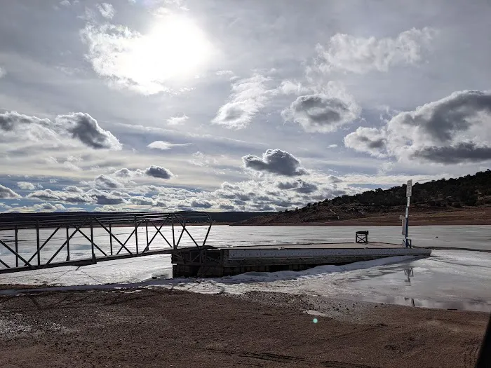 Blue Water Lake Lodge RV & Horse Motel 7