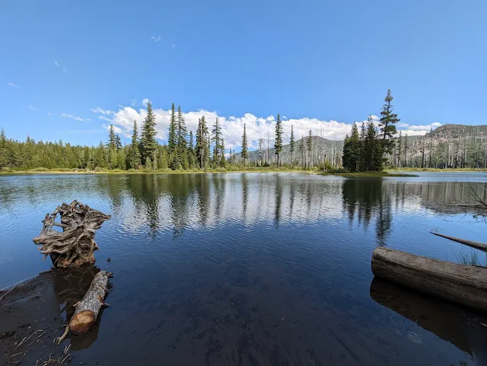 Hand Lake 0