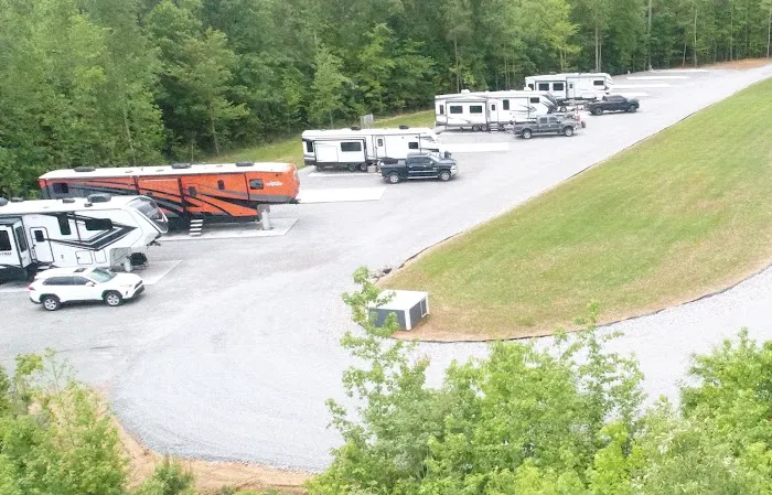 2 Lakes RV Resort 6