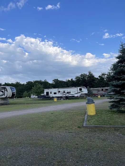 Lake Compounce Campground check-in and store 3