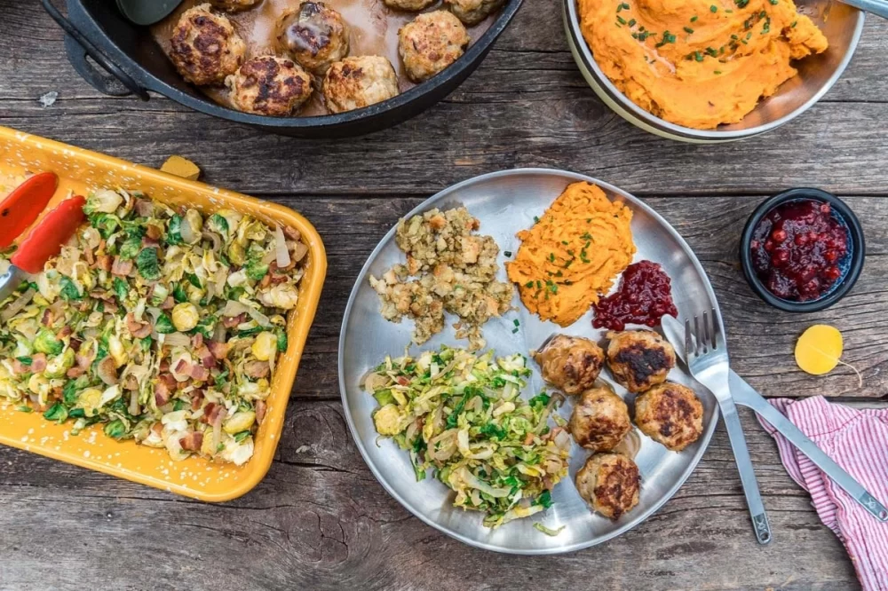 How to Successfully Organize a Camping Potluck in the USA: Tips and Ideas