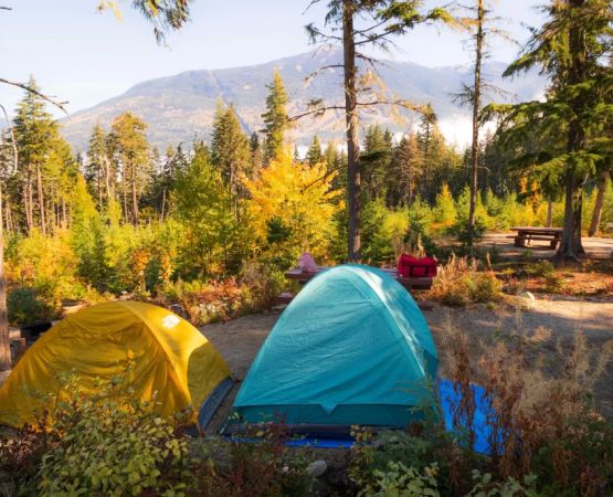 Explore Tranquil Mountain Camping Locations with Stunning Lakeside Views