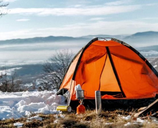 Essential Gear for Winter Camping in the USA: Stay Warm and Safe Outdoors