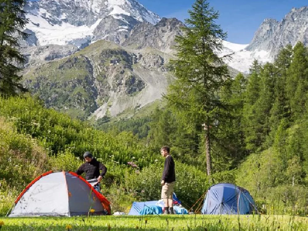 Experience Unforgettable Camping with Stunning Mountain Lake Views at Pine Cliff Resort