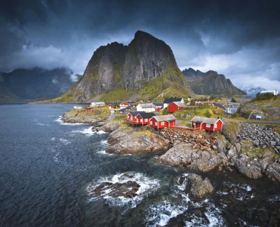 Experience Serene Lakeside Camping with Calm Beaches and Easy Hiking Access
