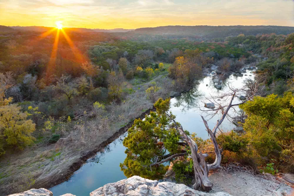 Nature Walks and Hikes Near Popular Campgrounds: Top Trails and Tips