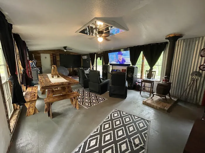 Lil o aces , Creekside Bunkhouse & Campground 3
