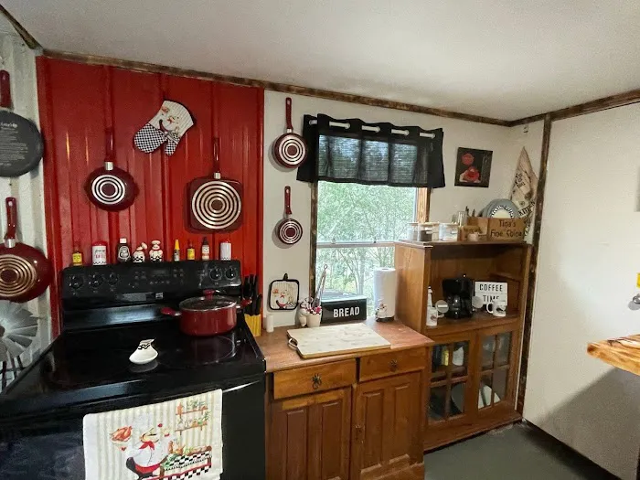 Lil o aces , Creekside Bunkhouse & Campground 4