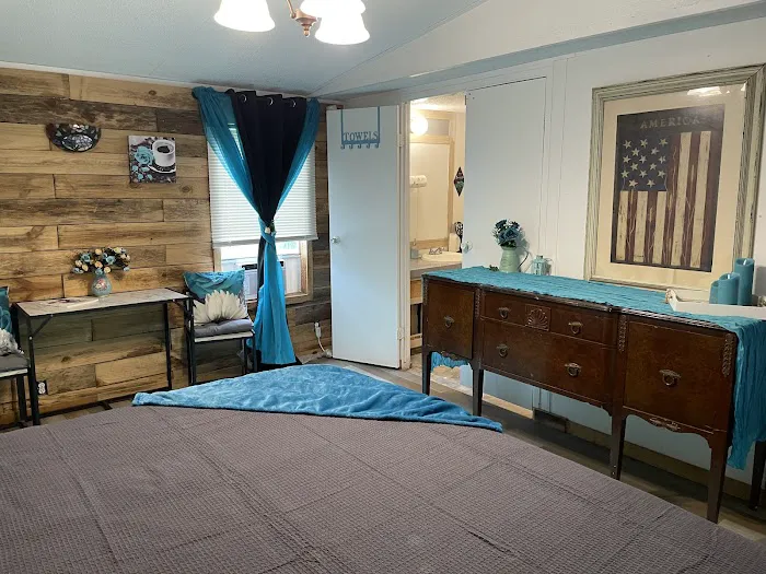 Lil o aces , Creekside Bunkhouse & Campground 9