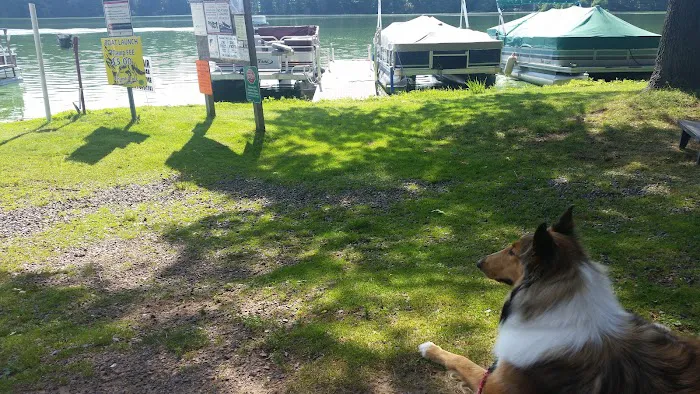 Wolf's Den Tavern & Resort 2