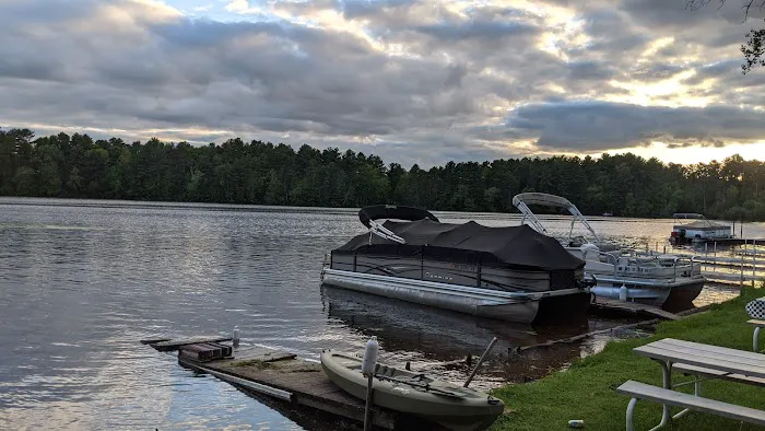 Wolf's Den Tavern & Resort 7