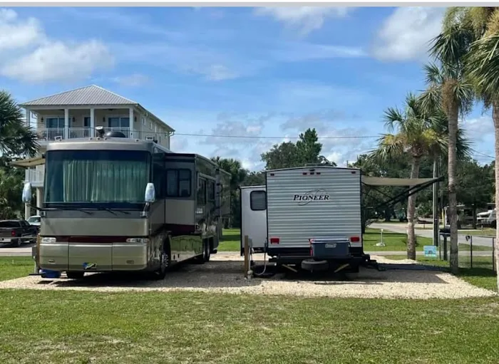 Sweet Paradise RV & Slips 8