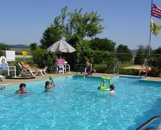 Hixton / Alma Center KOA Holiday