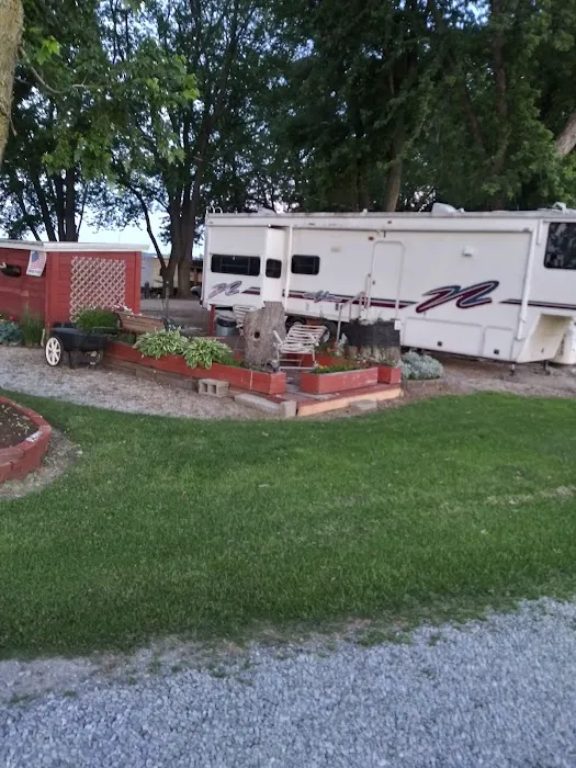 Smokey's Mini Lake Campground 9