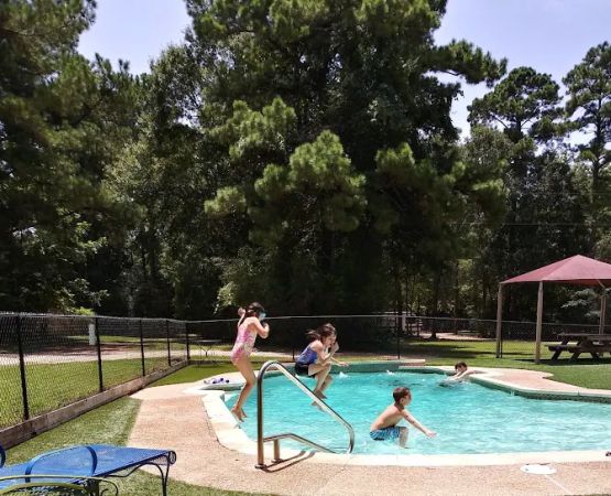 Woodsy Hollow Campground & RV Resort