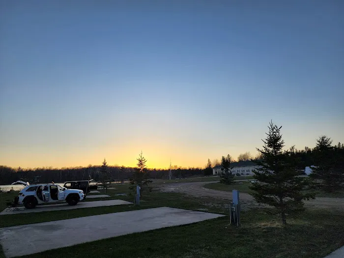 Trailhead Bar, Restaurant & Campground 5
