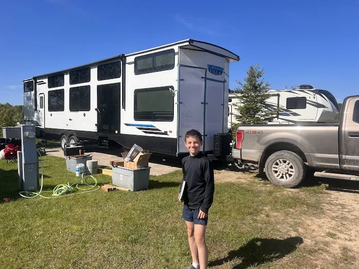 Trailhead Bar, Restaurant & Campground 8