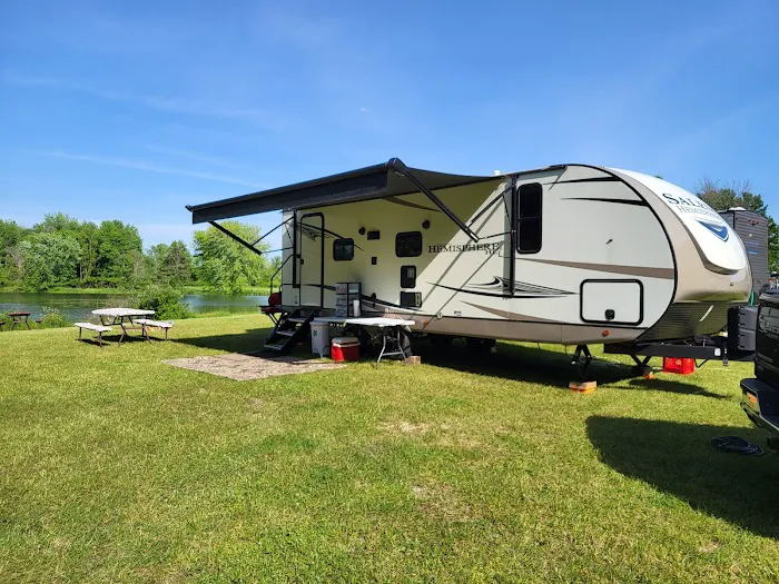 Hucklberry Acres Campground & Huck's Sports Grill 2