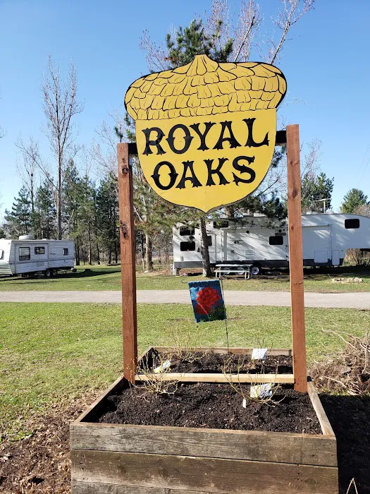 Royal Oaks Legendary Lodging Campground 9
