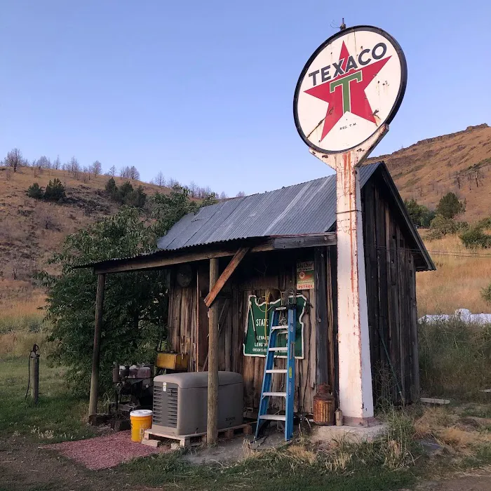 Lands Inn Cabins and Camping 6