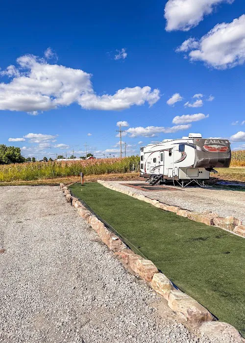 Oregon Trail Glamping and RV Park Hiawatha, KS 1