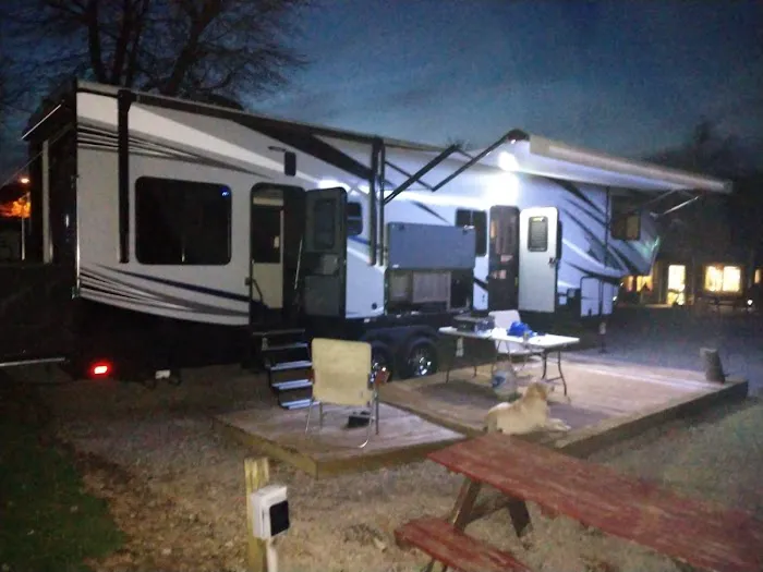 Sabo's Lake Front Camping and Resort 1