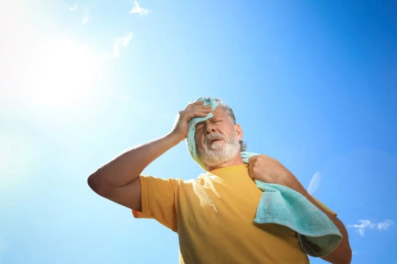 How to Deal with Sunburn and Heatstroke While Camping